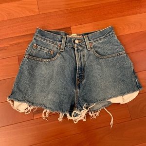 Levi’s high waisted shorts size 25